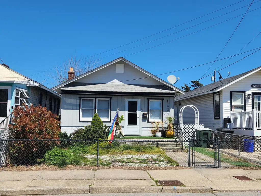 649 N Harrisburg Ave