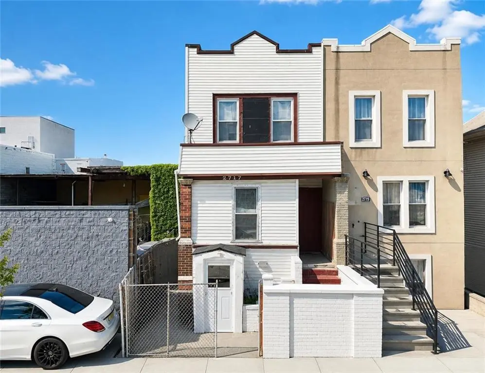 2717 W 16th St