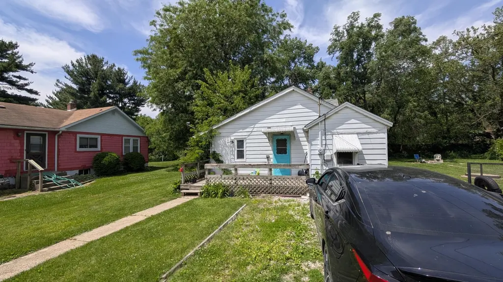 405 Maple Ave