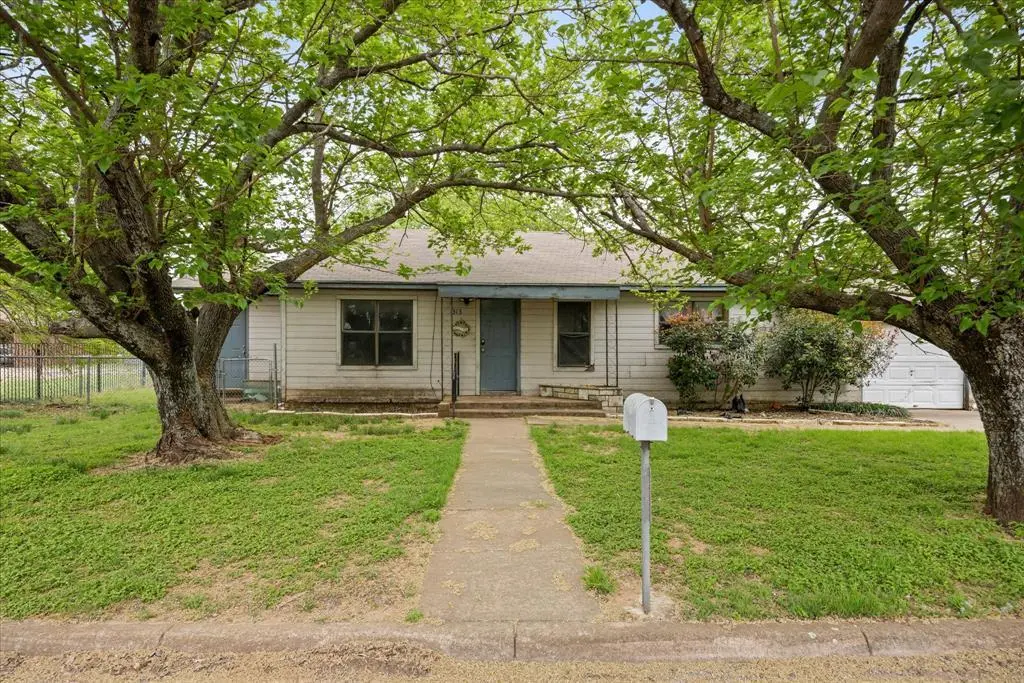 1313 Lipan Hwy