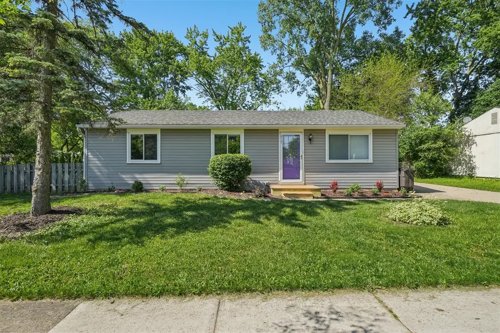 2121 Champagne Dr