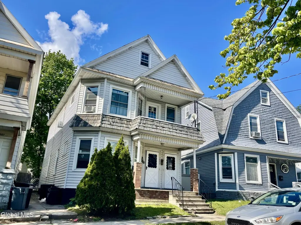 1009 Forest Rd