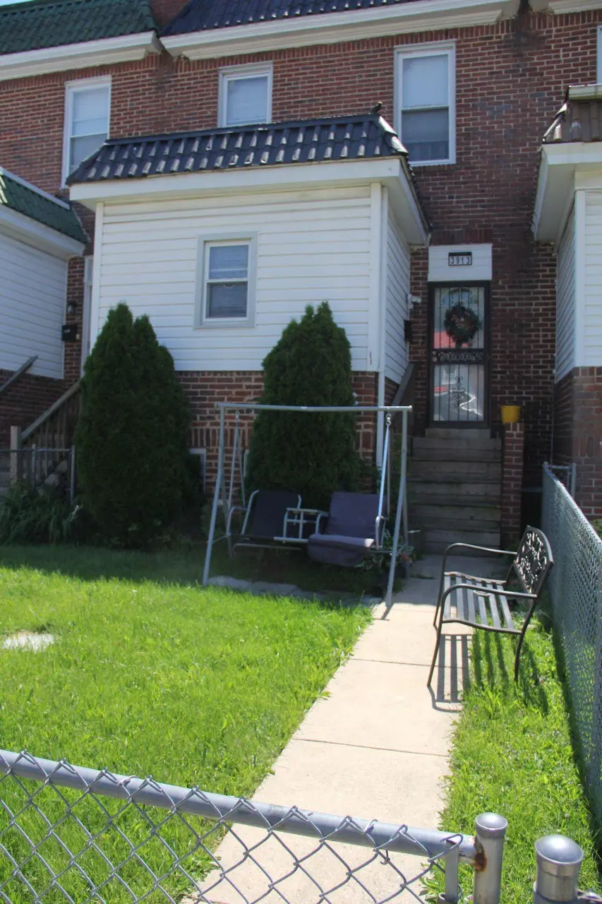 3913 W Garrison Ave