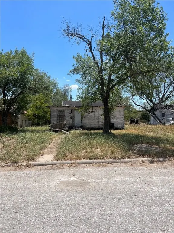 231 SW 8th St