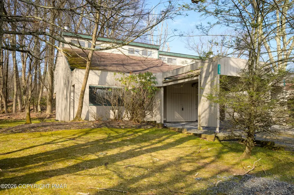 238 Evergreen Ct