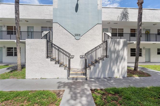 1925 Madison St #22