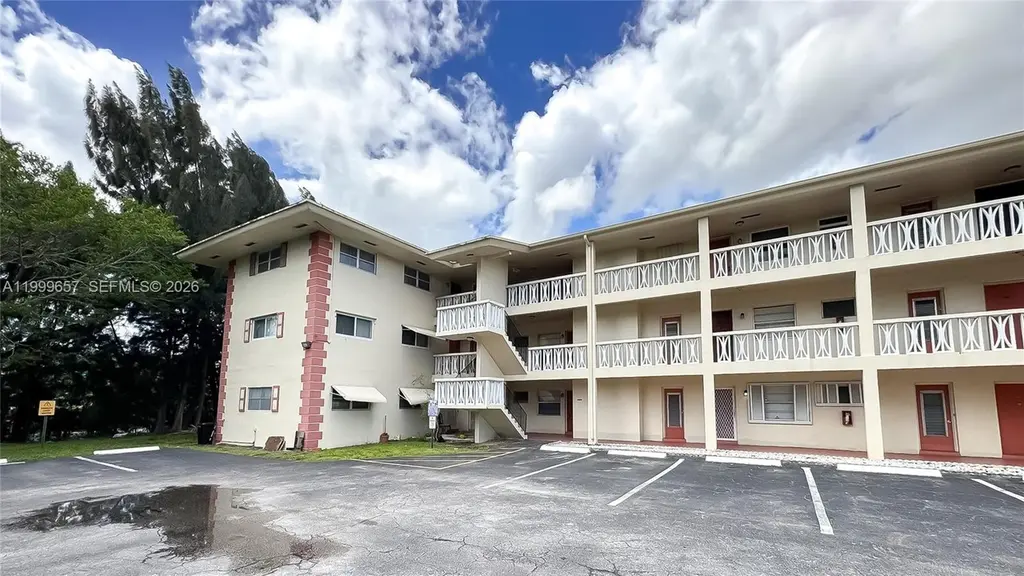 4770 NW 10th Ct #106