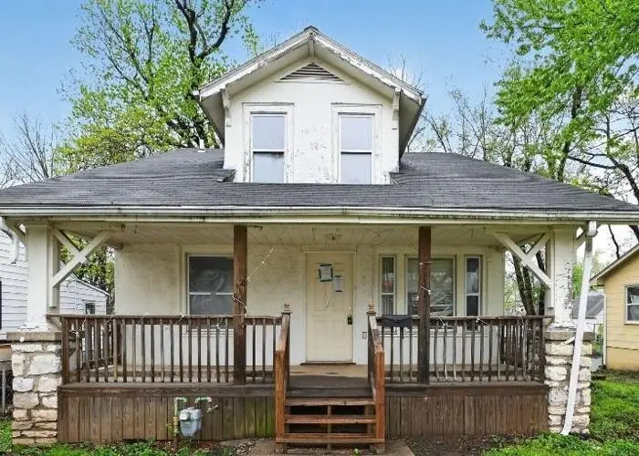 121 N Ash Ave