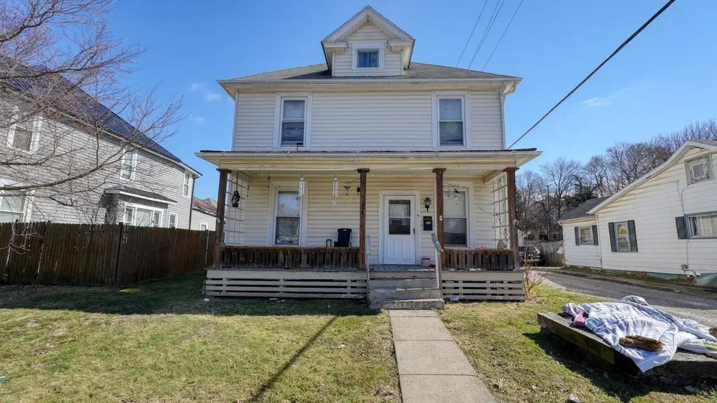 318 N 8th St