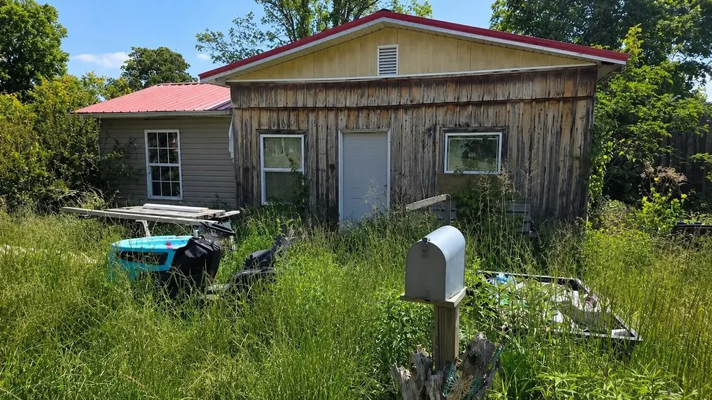 2105 Deer Lodge Hwy