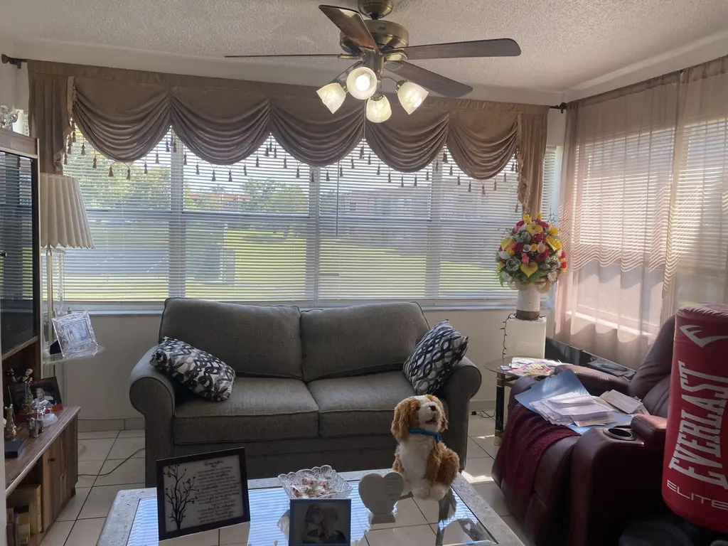 9821 Sunrise Lakes Blvd #210