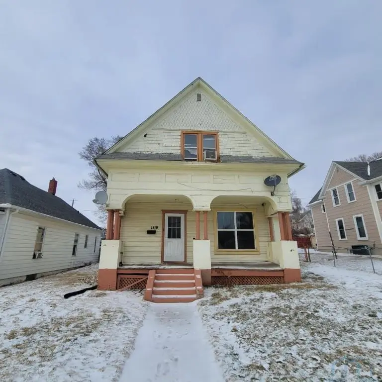 1419 W 4th St