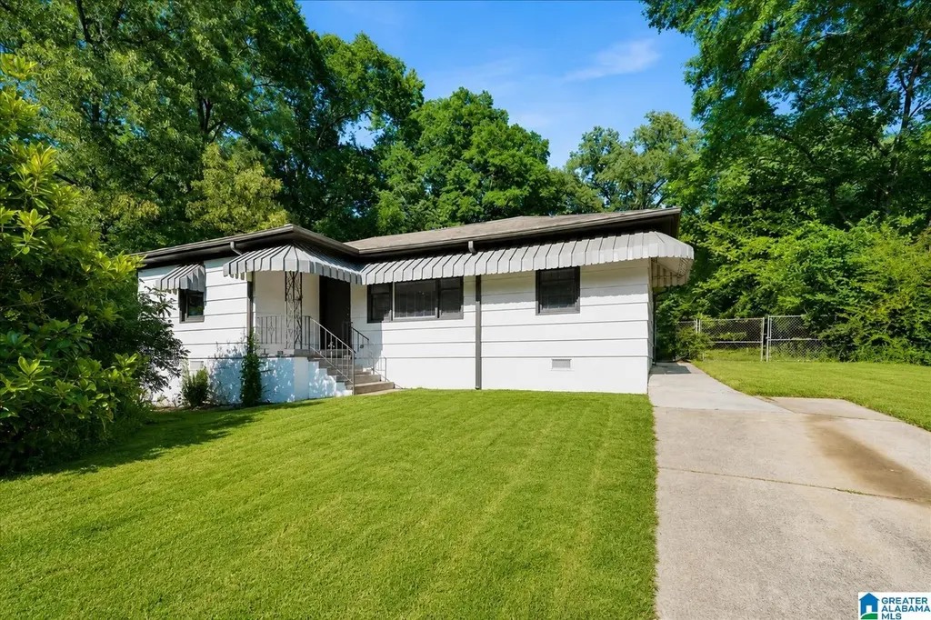 1521 Heron Dr