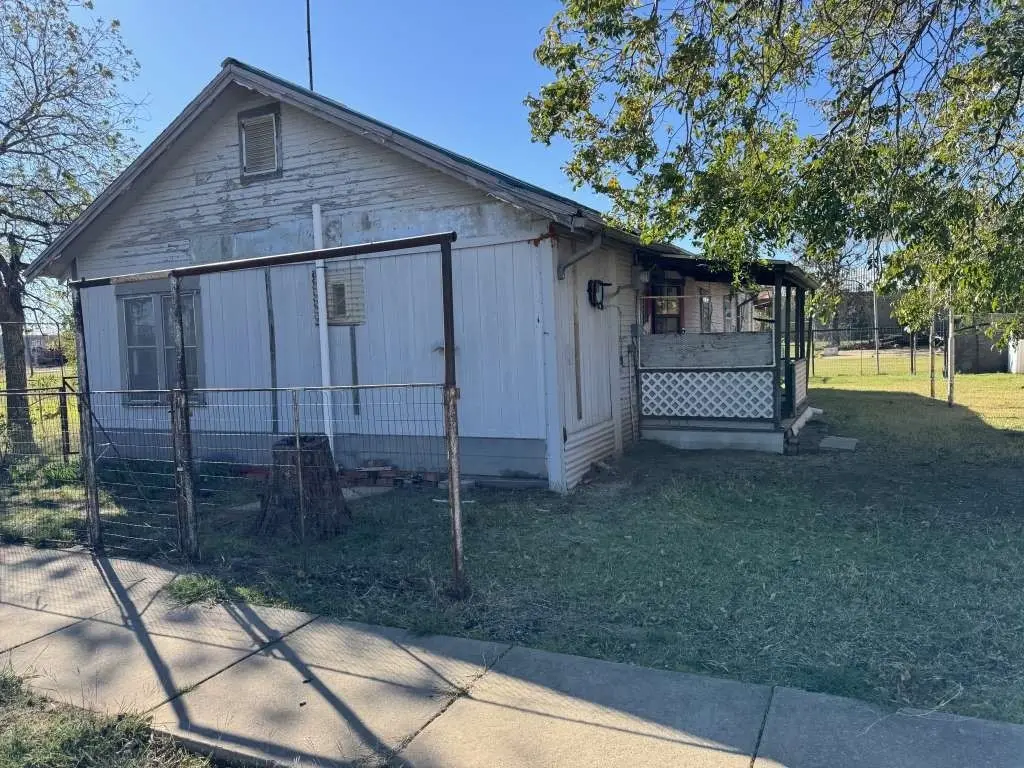 204 E Bryan Ave