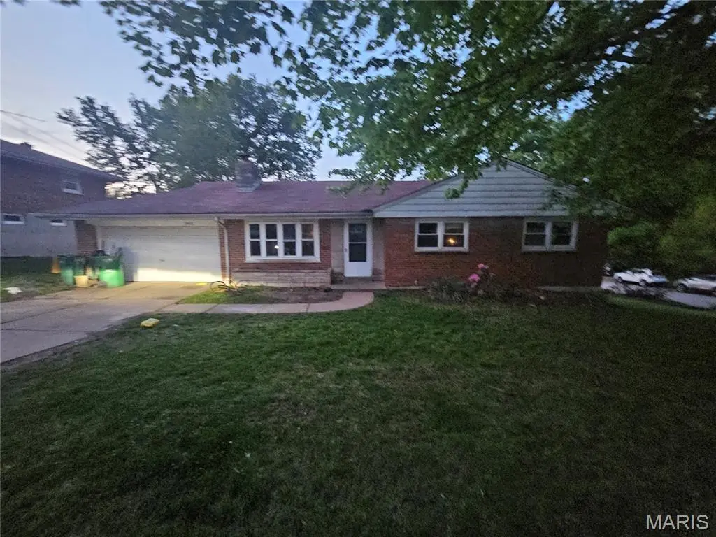 2443 Caverhill Dr