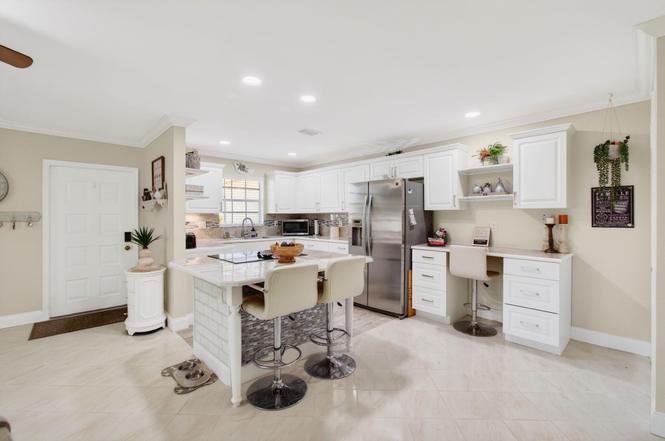 4530 NW 4th St Unit D