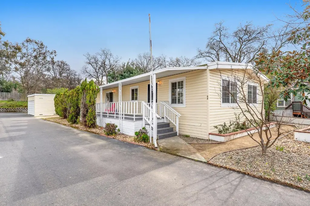 54 Saxton Cir