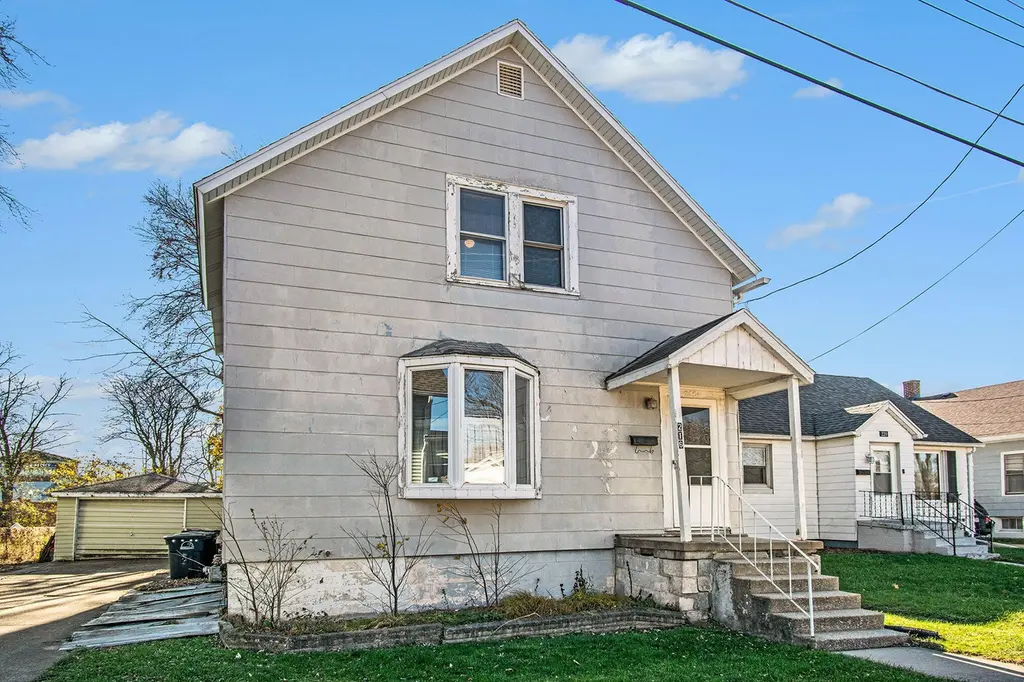 216 May Ave