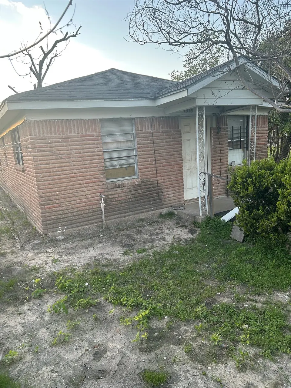 1815 Mary St