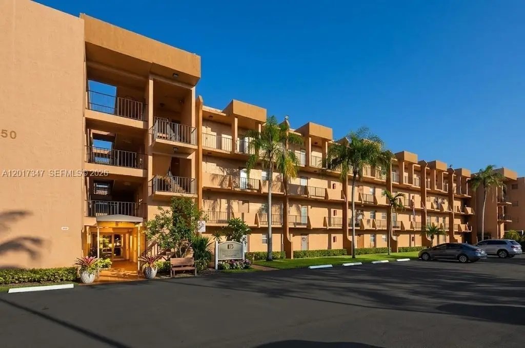 3050 E Sunrise Lakes Dr #402