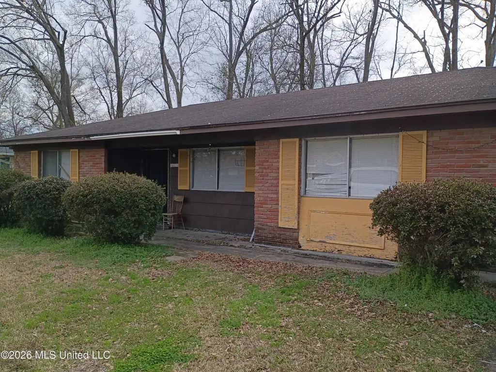 1517 Woody Dr