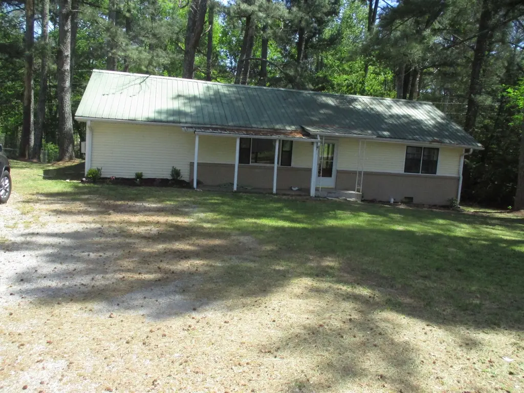 206 Piney Point Dr NW