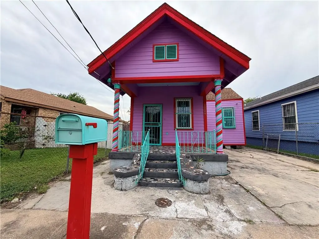 1724 Piety St