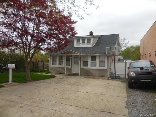 211 Lowndes Ave
