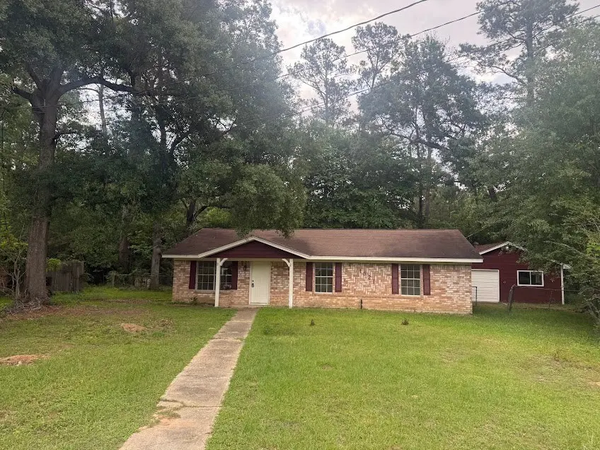 1821 Live Oak Dr