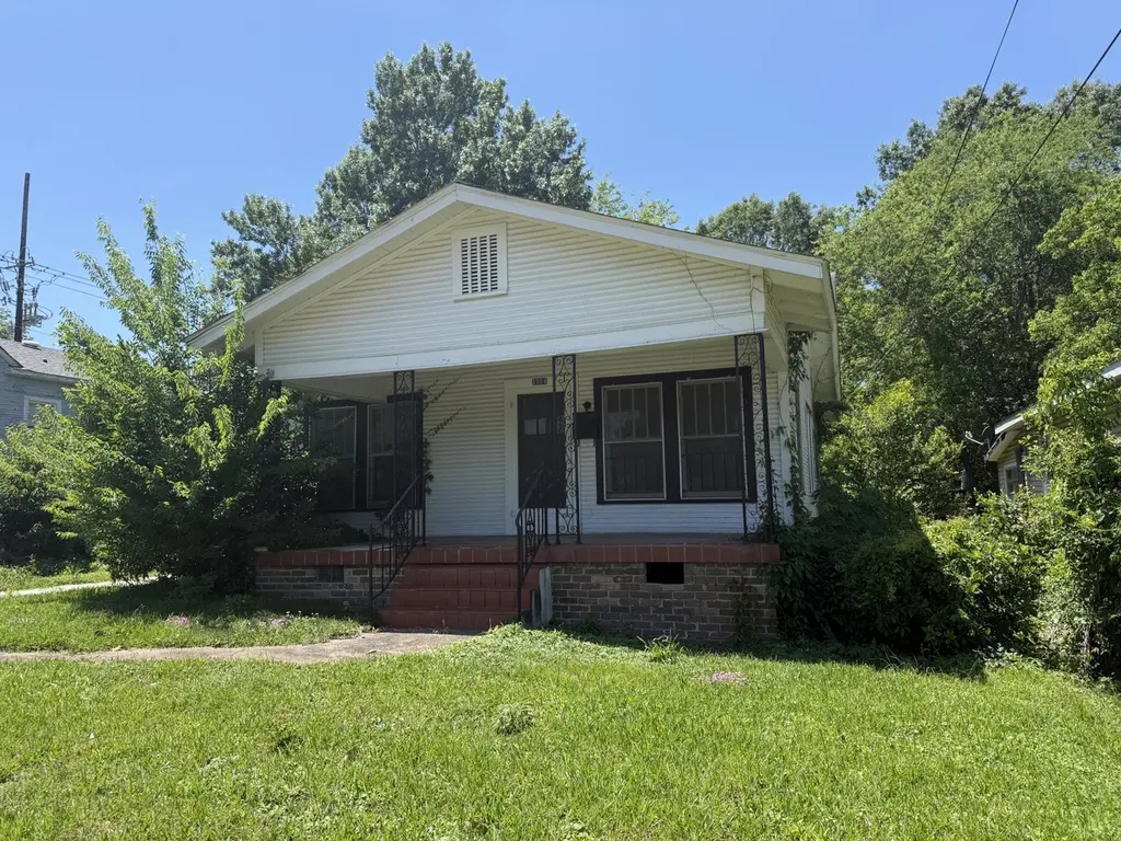 1004 N 8th Ave