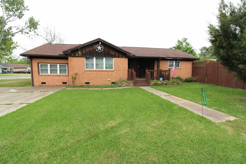 1718 Sun Ave