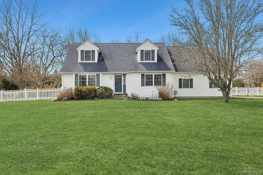 240 Lisa Dr