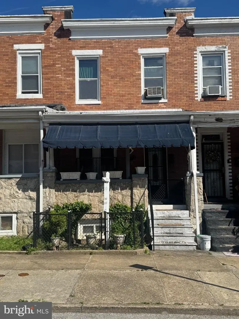 2545 Robb St