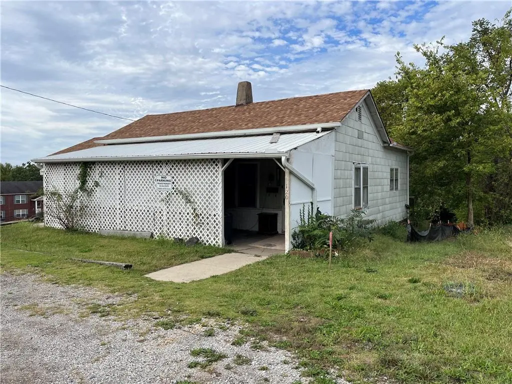 120 N Main St