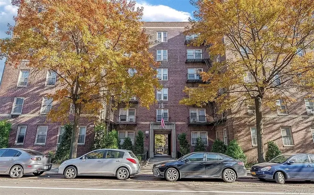 4310 48th Ave Unit 4M
