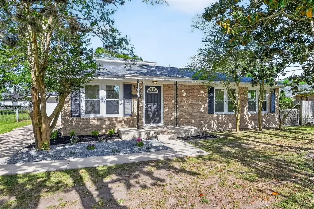 729 Loggins Dr