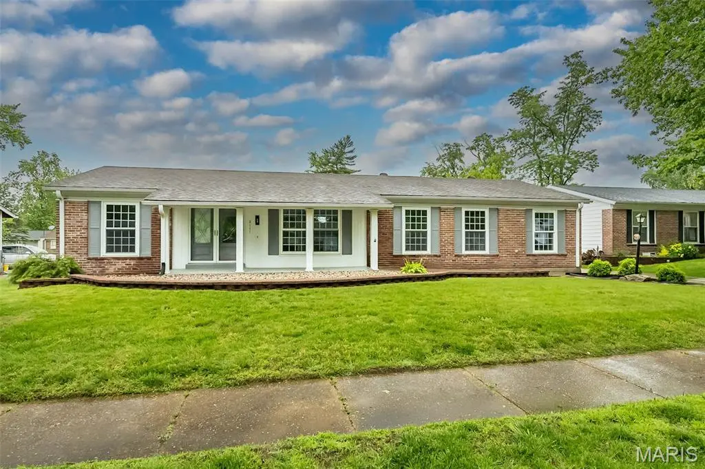 2111 Shoreham Dr