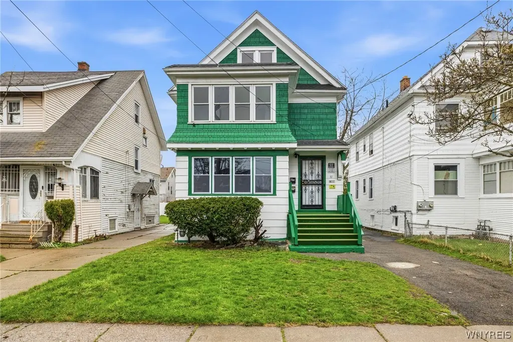 31 Thatcher Ave