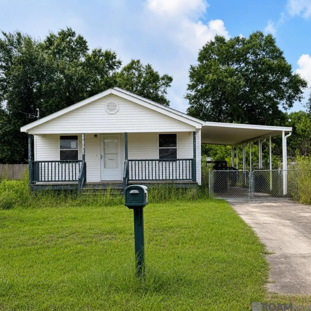 18119 Davie Dr