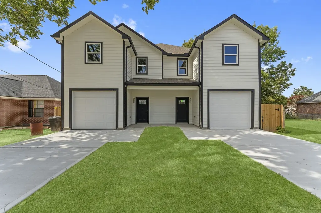 8205 Carver Rd