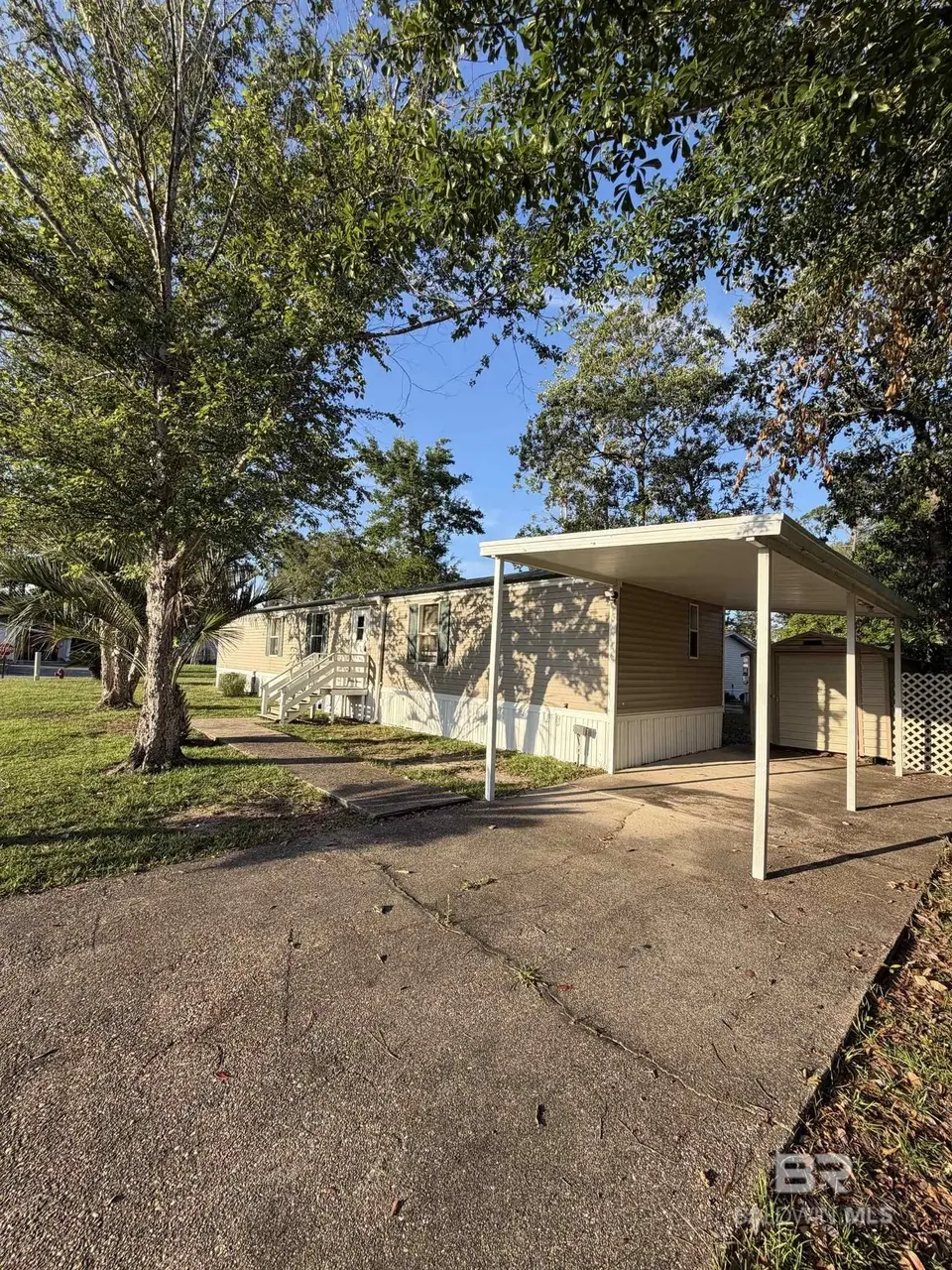 1125 Ridgewood Dr
