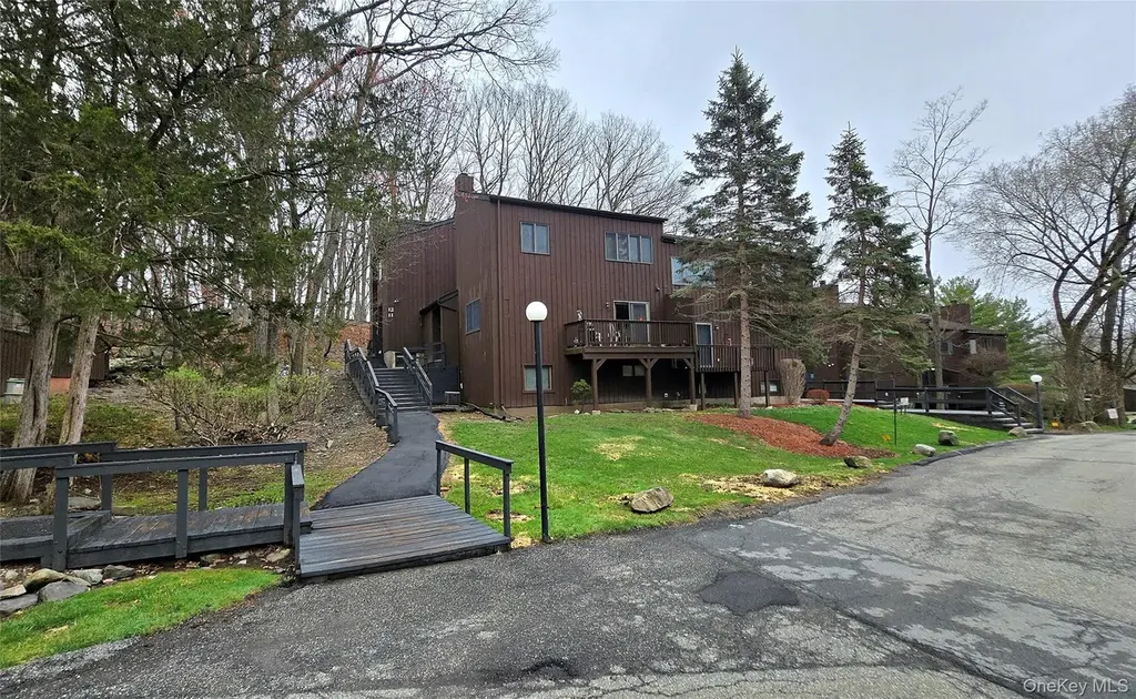 12 Redwood Dr