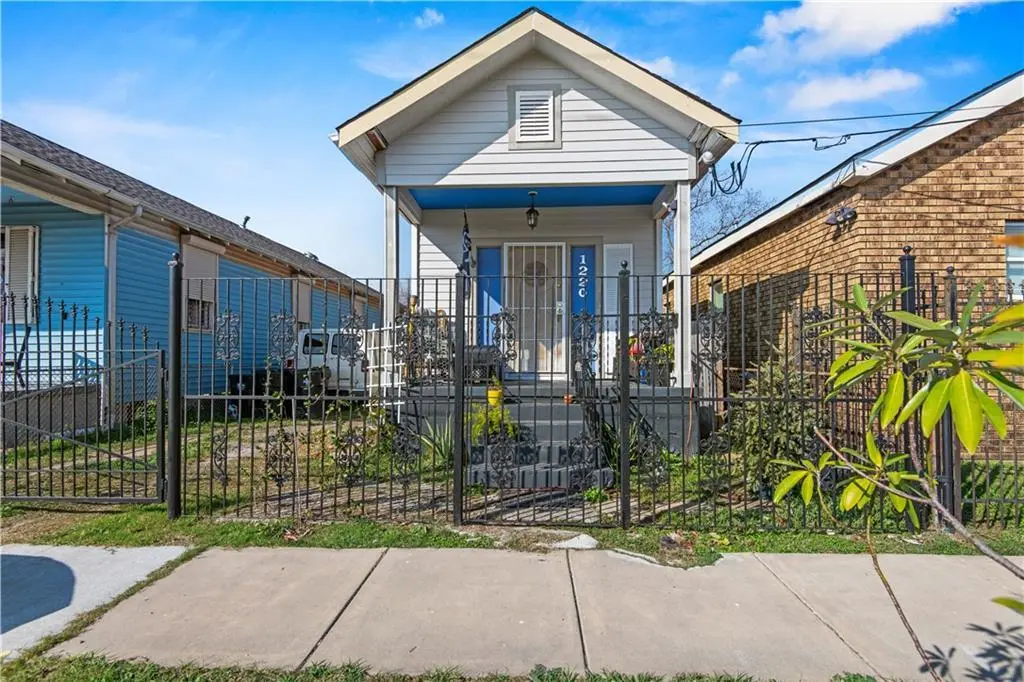 1220 St Maurice Ave