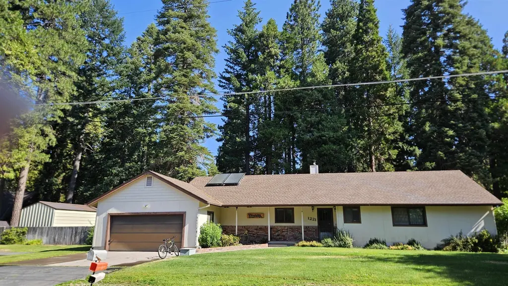 1221 Woodland Park Dr