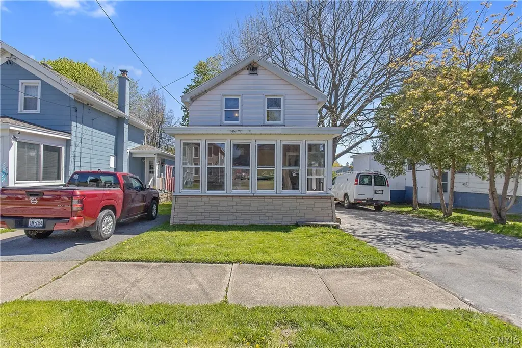 37 E 5th St