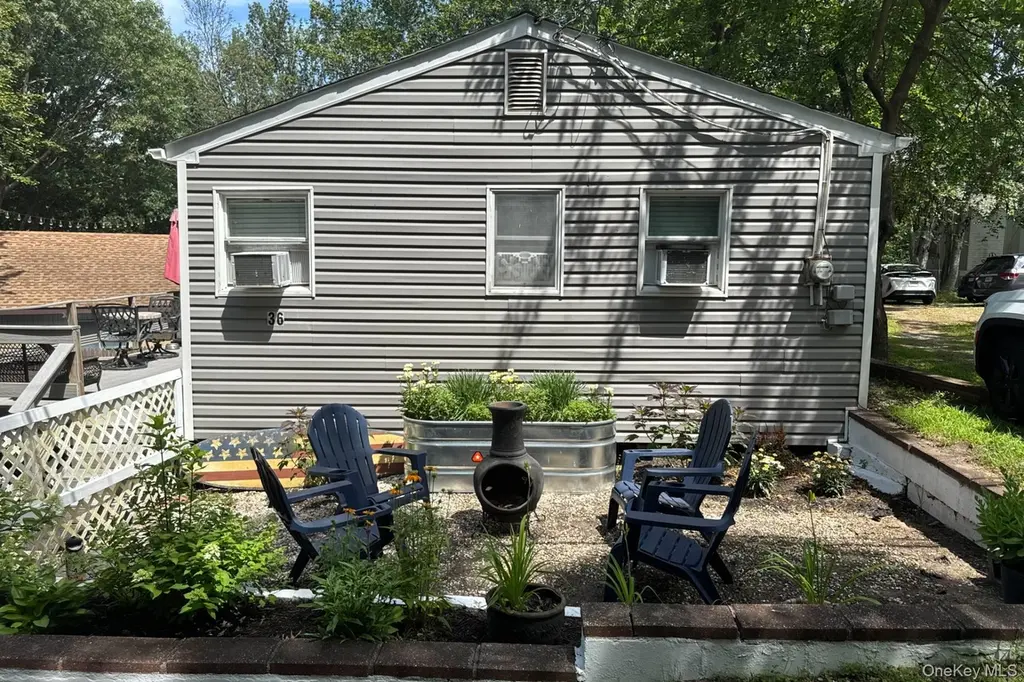 36 Cottage Rd