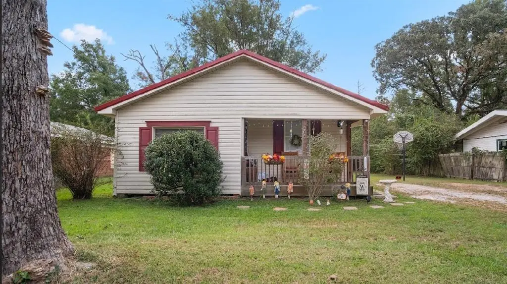 305 Katie St