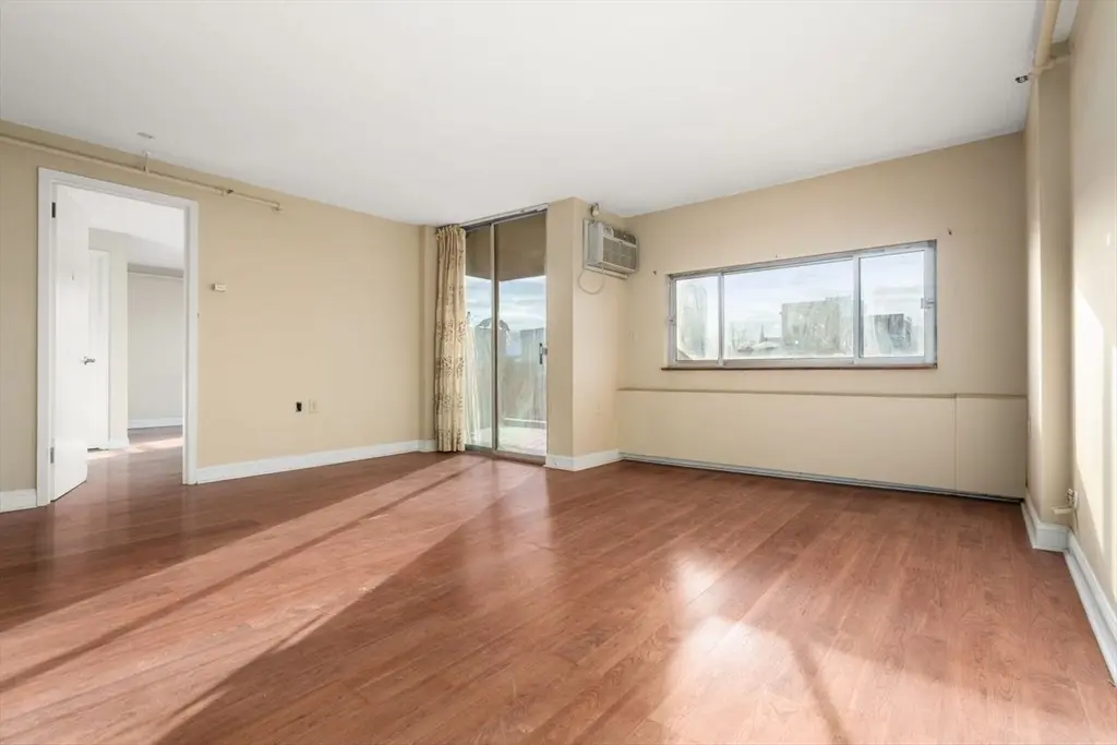 872 Massachusetts Ave #304