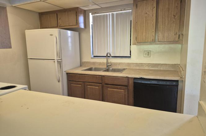 2050 N Congress Ave #407