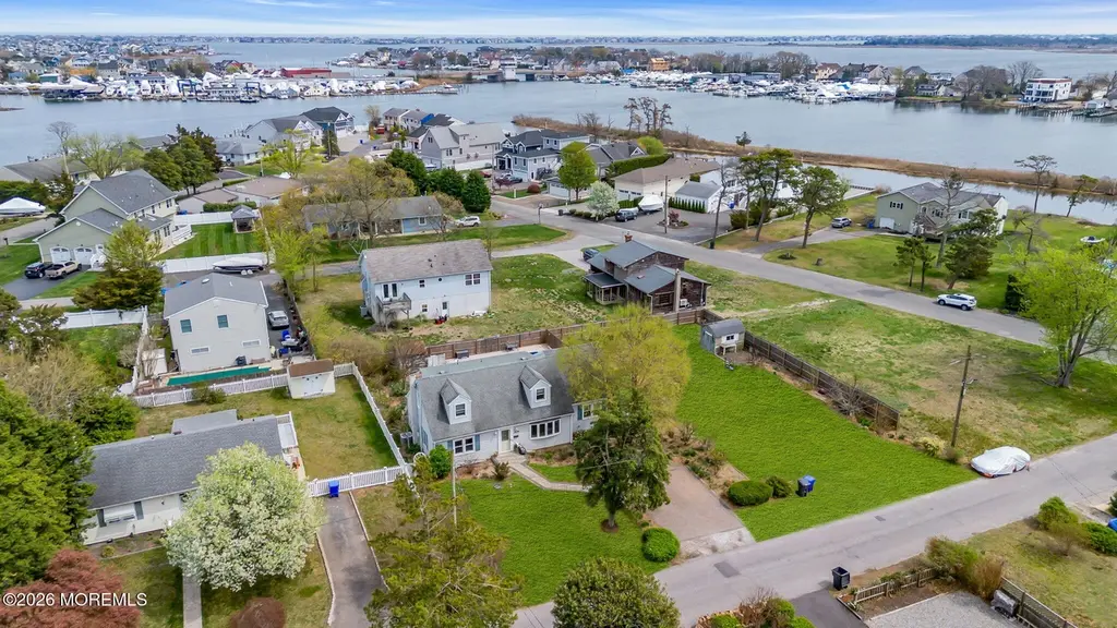 611 Fisherman Pl